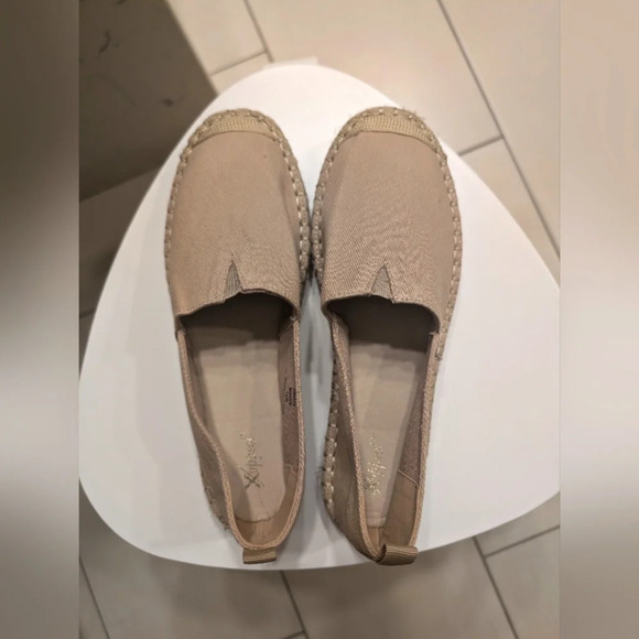 Nude Canvas Espadrilles 7.5 - Picture 4 of 7